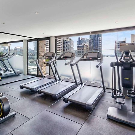Pullman Sydney Hyde Park Sidney Exterior foto The gym at the hotel
