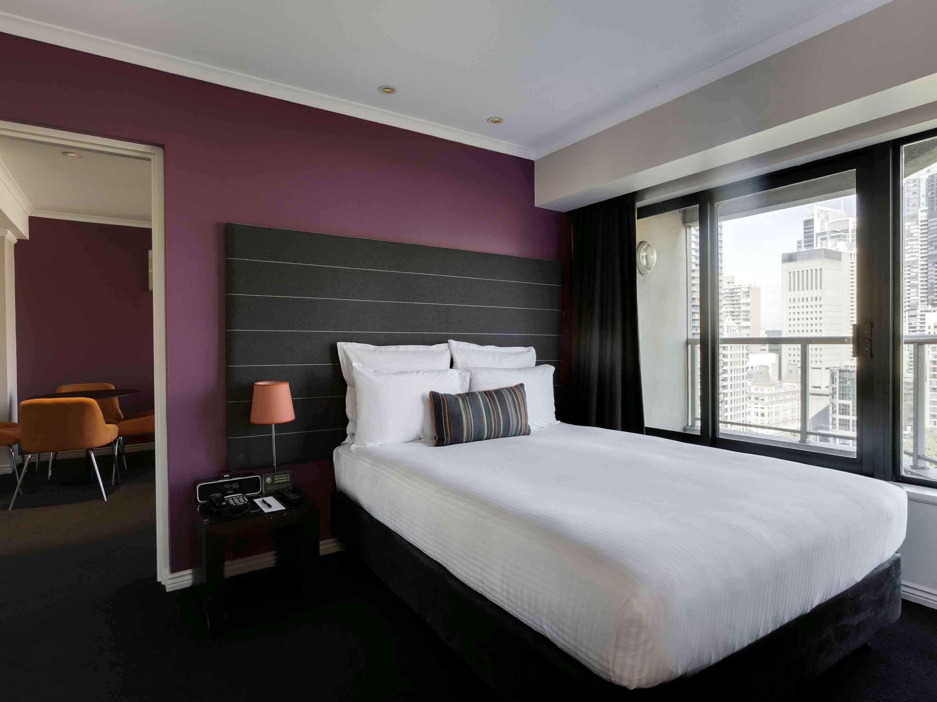Pullman Sydney Hyde Park Sidney Exterior foto A bedroom at the hotel