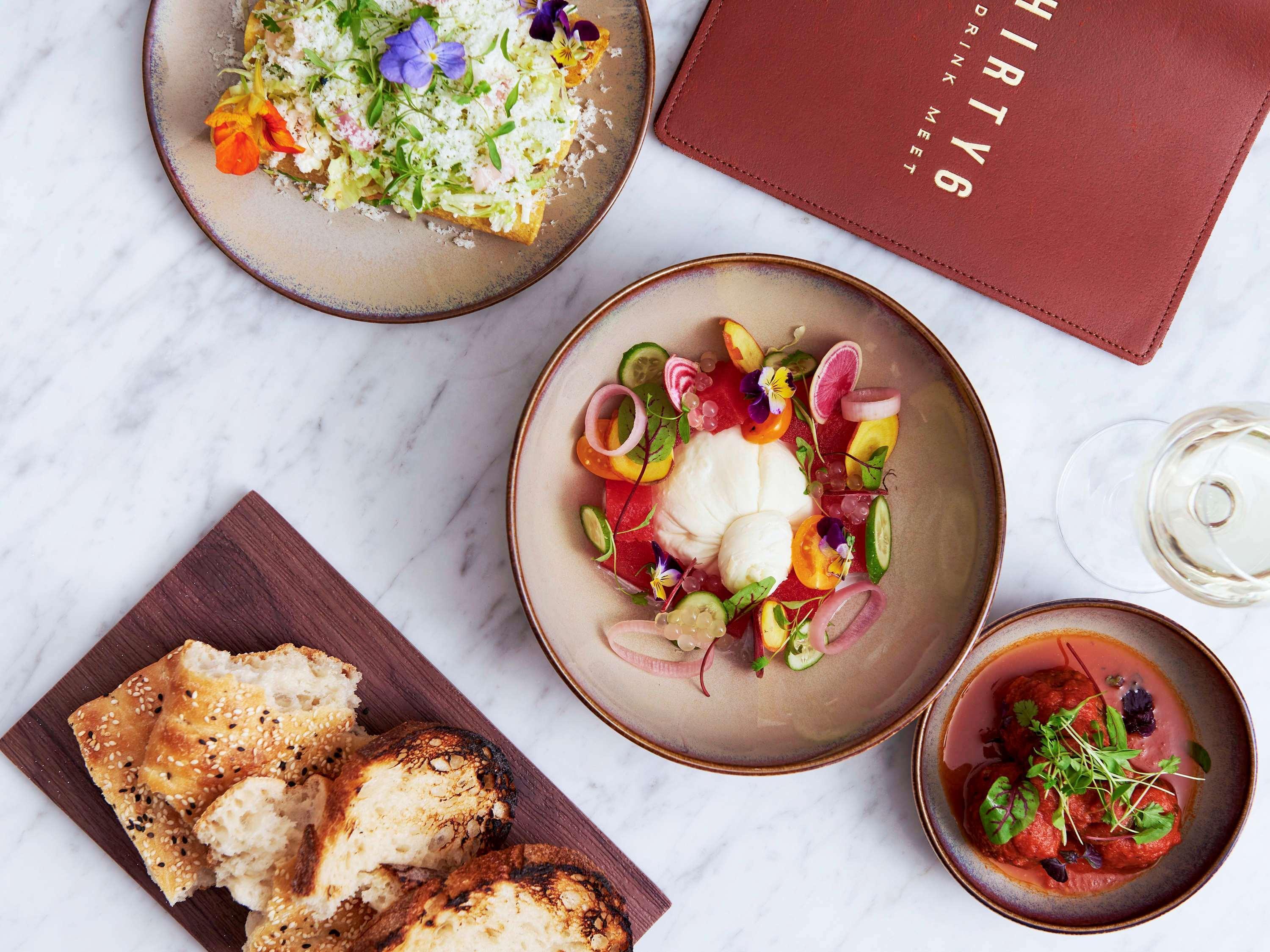 Pullman Sydney Hyde Park Sidney Exterior foto Dishes at Dirty Martini