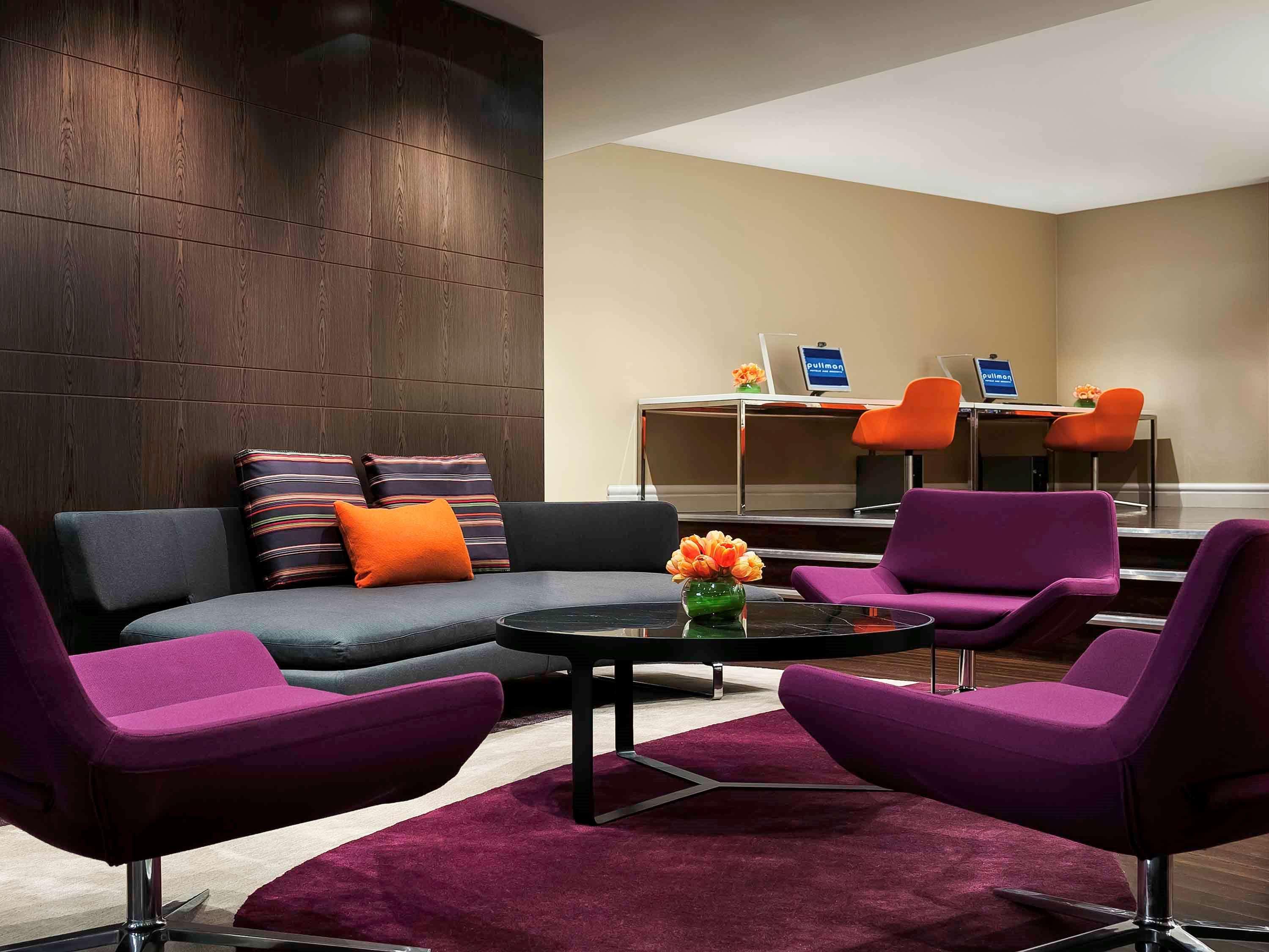 Pullman Sydney Hyde Park Sidney Exterior foto The lounge at the airport