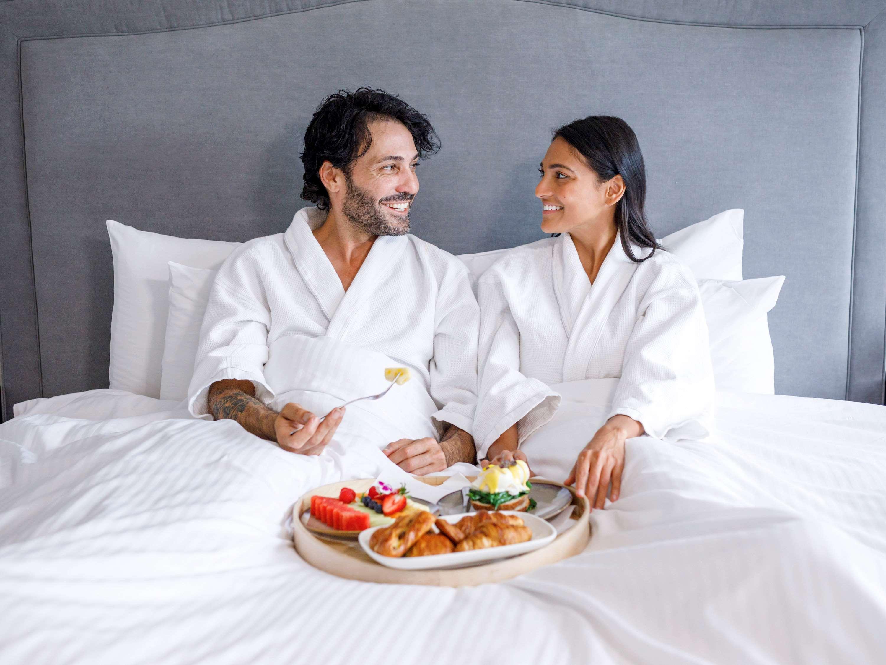 Pullman Sydney Hyde Park Sidney Exterior foto Room service
