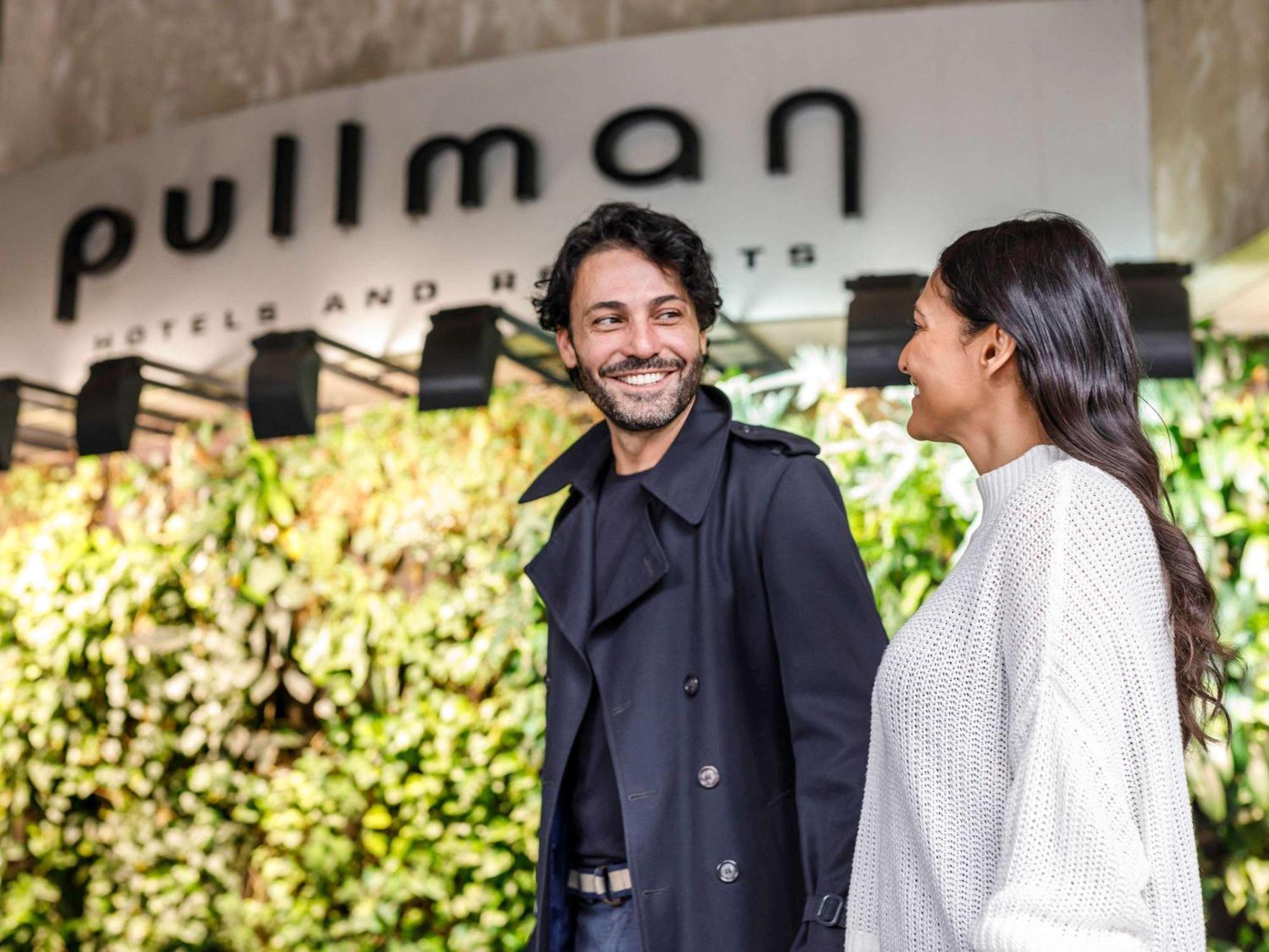 Pullman Sydney Hyde Park Sidney Exterior foto Pulman at the opening of his store in Madrid, 2019
