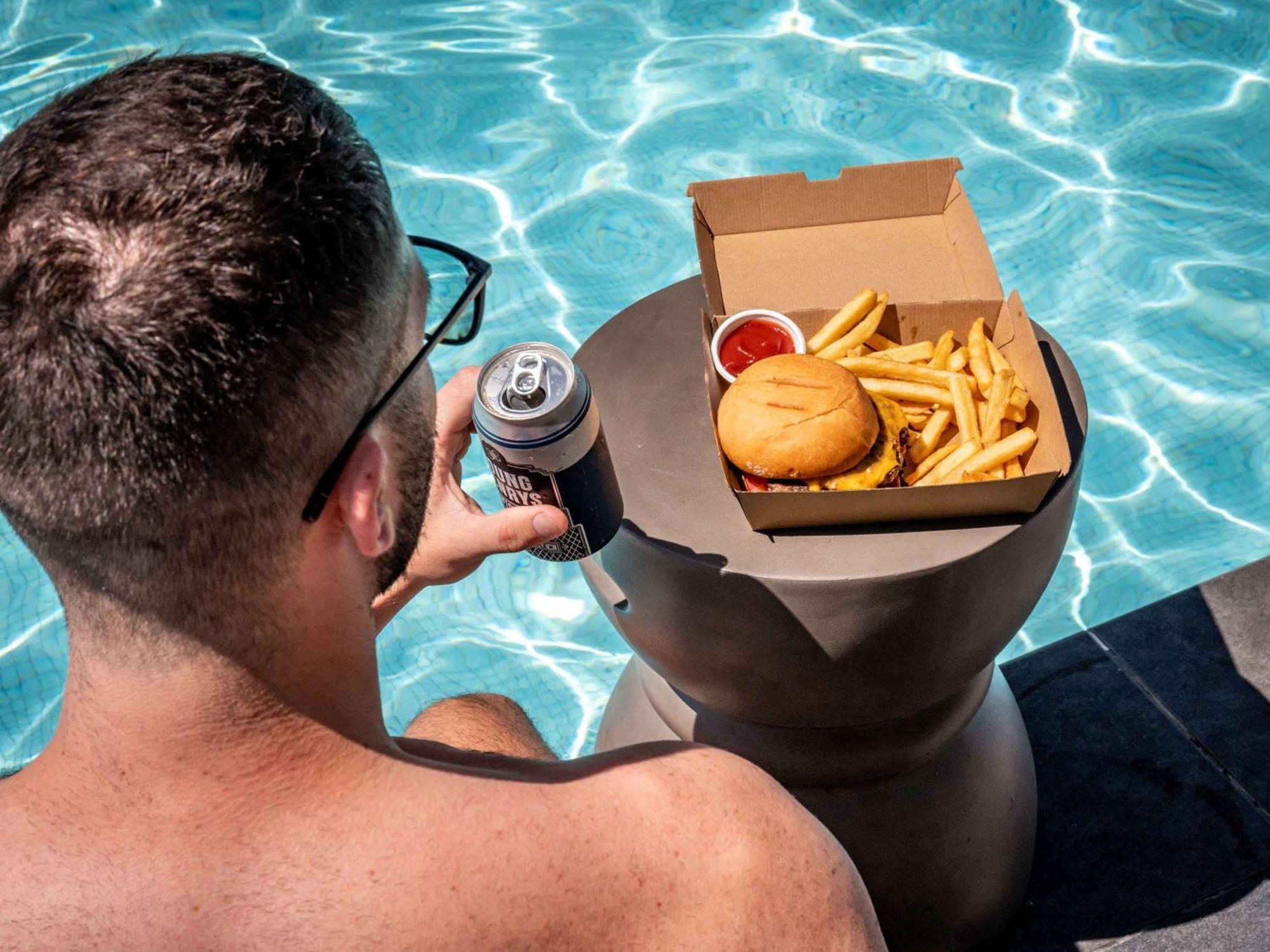 Pullman Sydney Hyde Park Sidney Exterior foto A floating drink and food holder