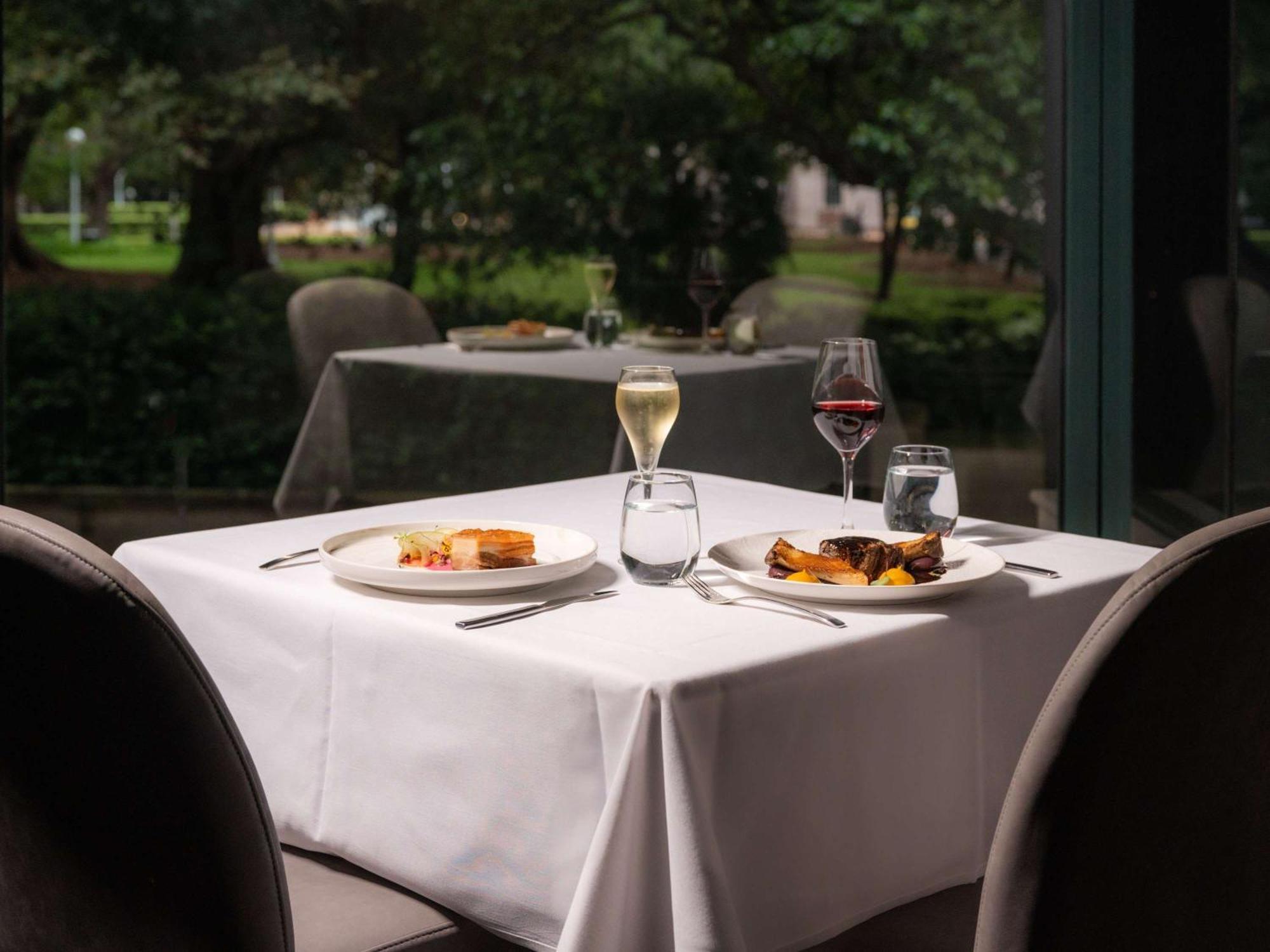 Pullman Sydney Hyde Park Sidney Exterior foto The Terrace