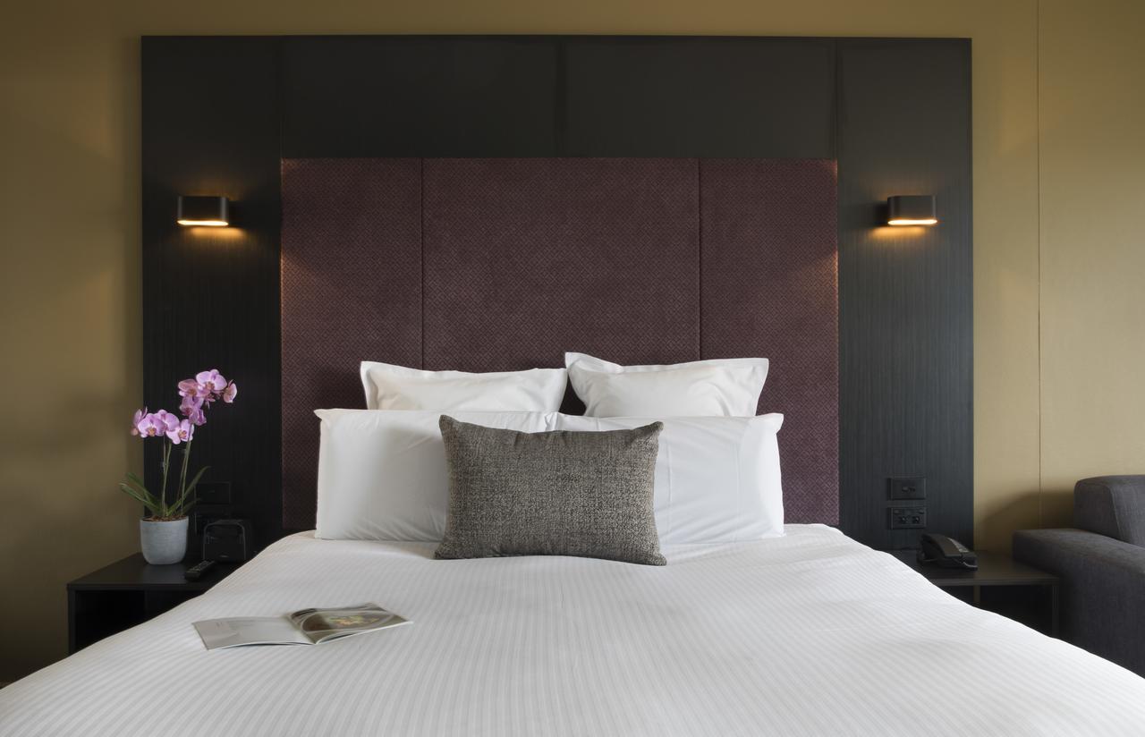 Pullman Sydney Hyde Park Sidney Exterior foto A bedroom at the hotel